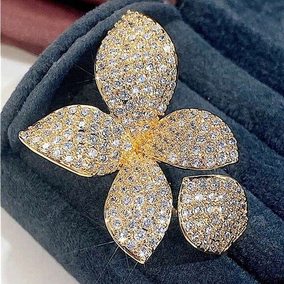 Gold Four Leaf  Zircon Ring - Picture 4 of 5